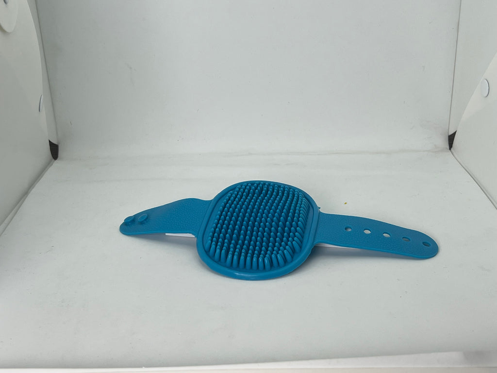 MEOW MEOW Summer combo parlour groomed look,shinning lice free flea comb plus massager for healthier 10 minute make over (color may vary