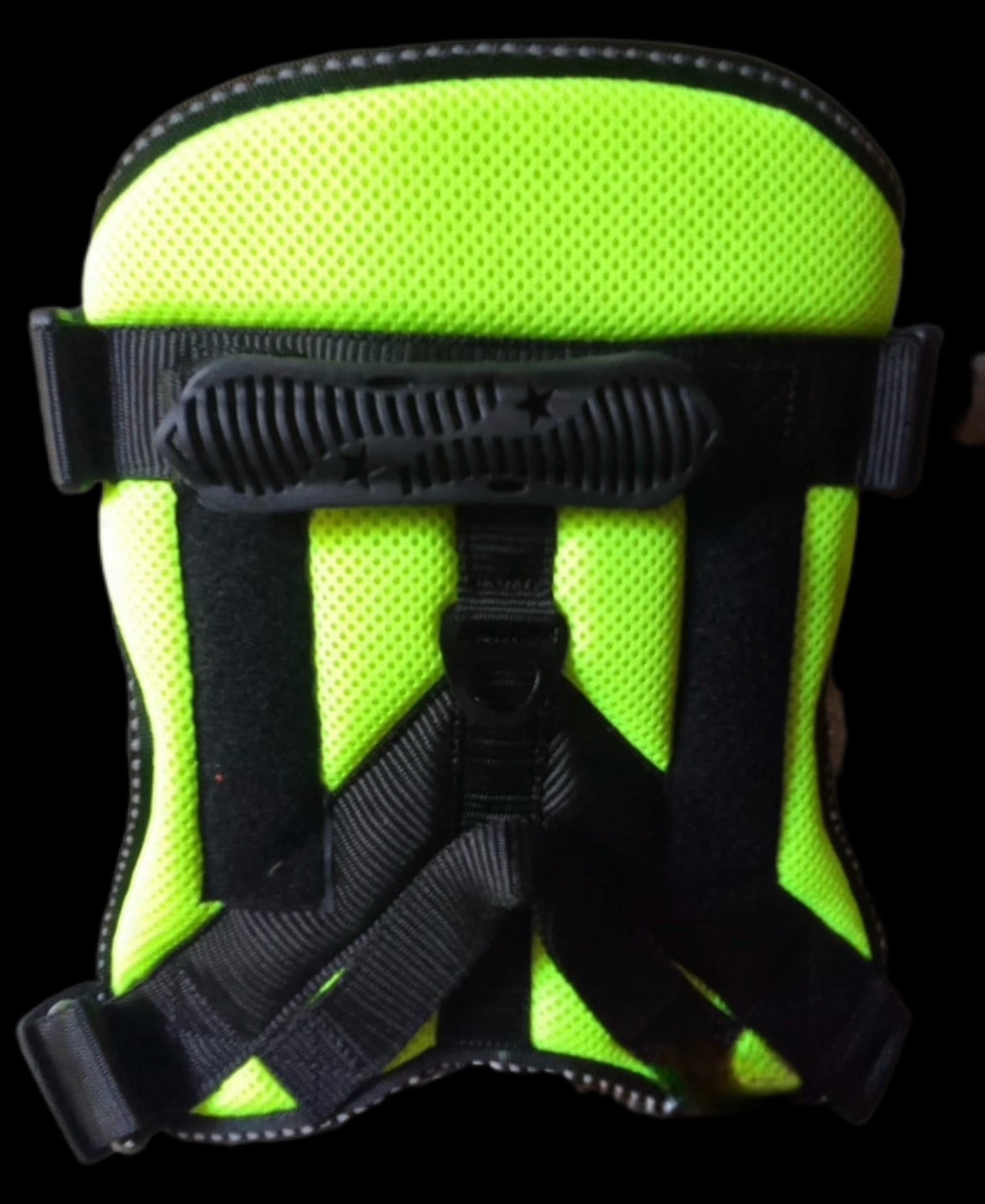 Petology Premium Breathable Durable Vest Set Harness for Dogs is designed to elevate your dog’s comfort Reflective feature safety gives confidence in low light free roaming (colors vary,15mm rope leash))